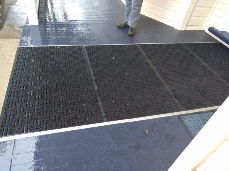 Recessed rubber scraper mats