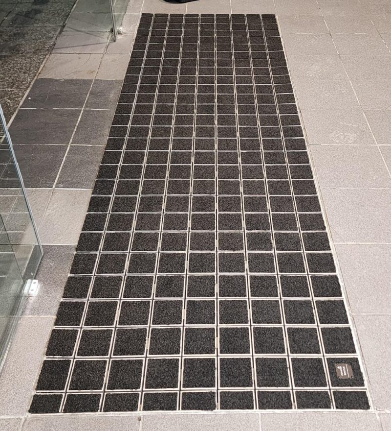 Shuttle (slate insert) Recessed Well side