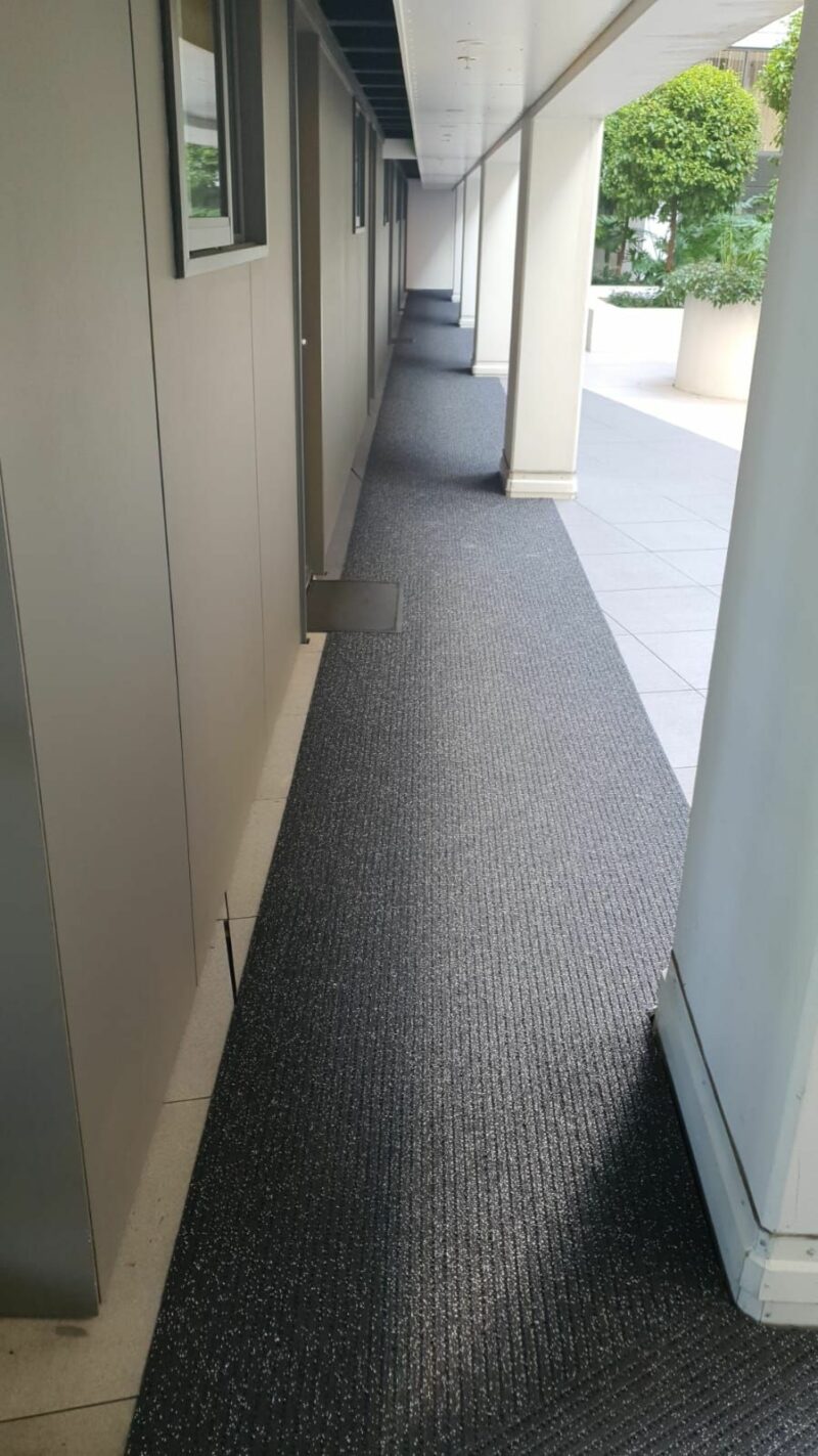 Urba Apartments - Four-in-One anti-slip matting