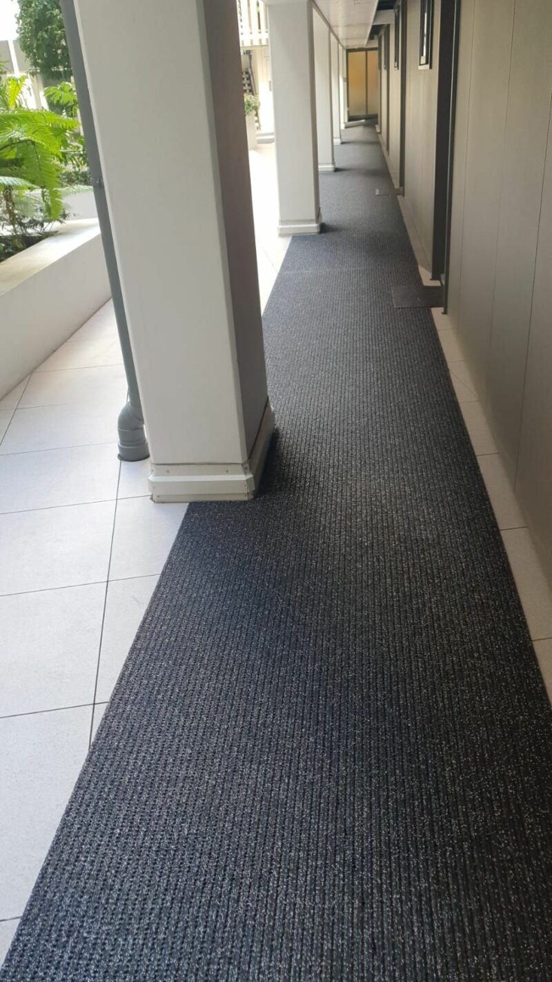 Urba Apartments - Four-in-One anti-slip matting