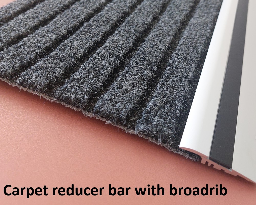 Carpet reducer bar with broad-rib outdoor carpet