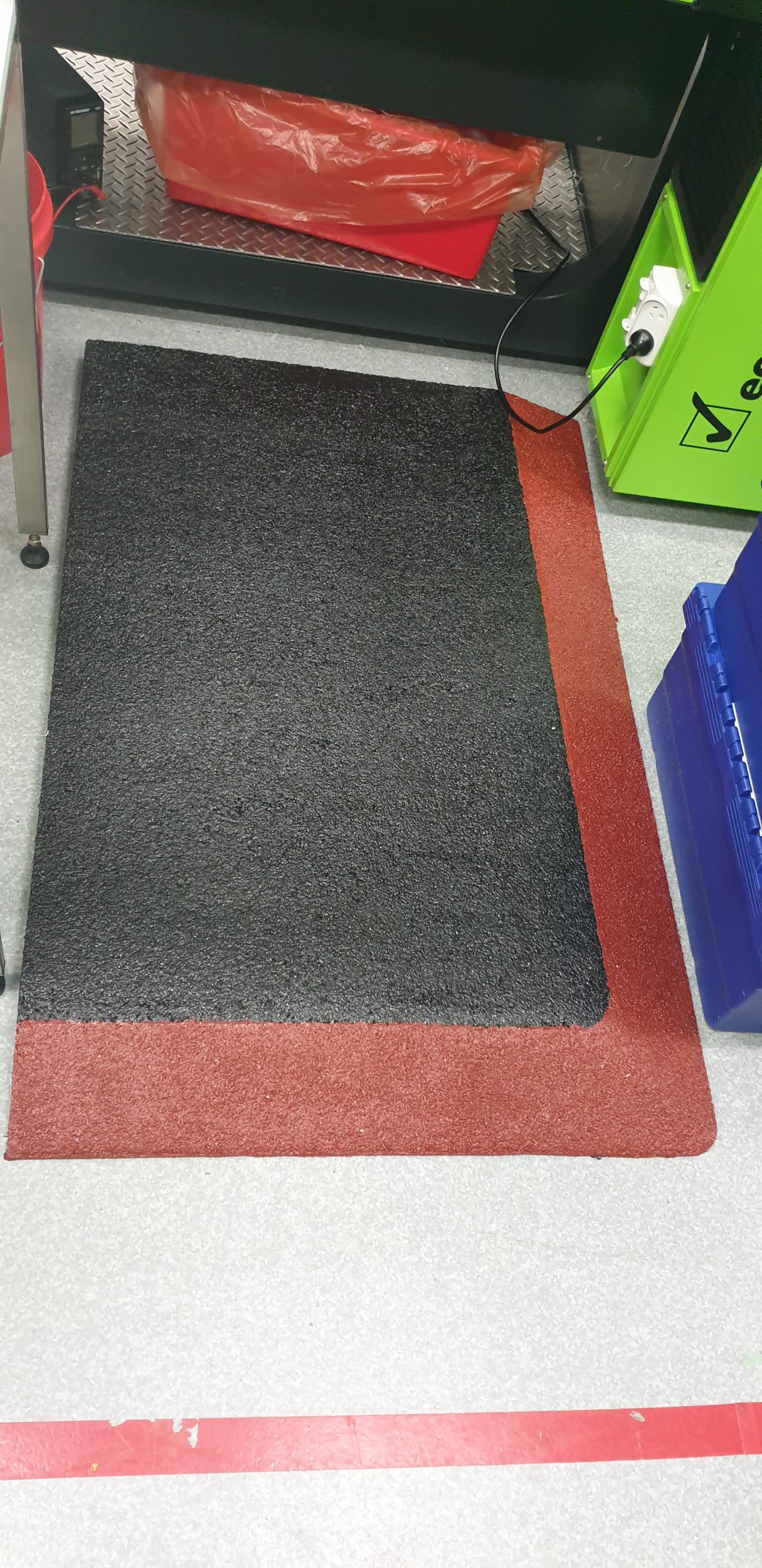 Custom platform mat with red edges for Fisher & Paykel