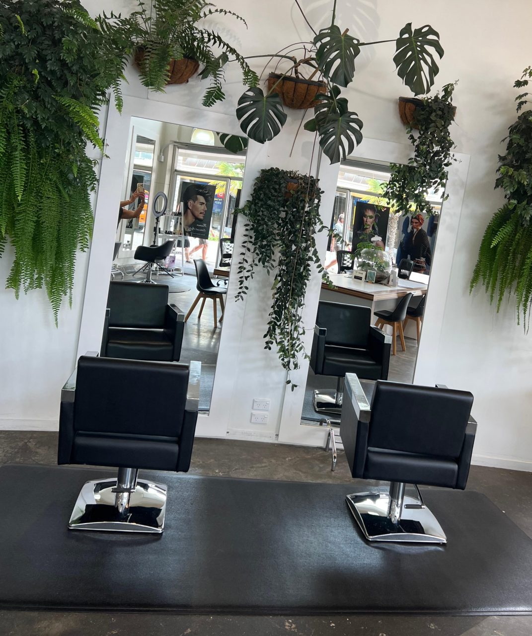 The Perfect AntiFatigue Solution for Hard Working Hairdressers